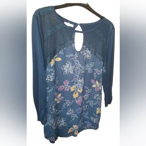 Maurices Top Keyholes in Front and Back Lace Shoulders Size M